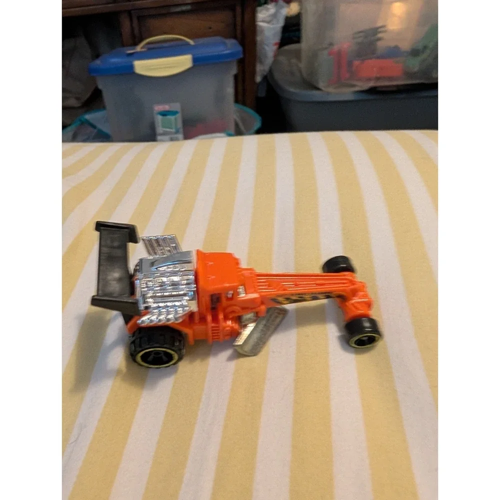 2015 Hot Wheels STREET CLEAVER Orange City Works Diecast Car 1:64 CFH34